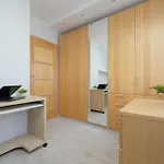 Spacious With Balcony Suited For Remote Work By Renters *