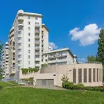 Spacious With Balcony Suited For Remote Work By Renters 公寓 华沙
