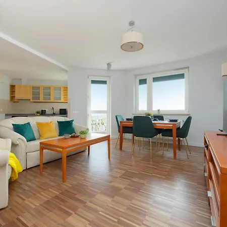 公寓 Spacious With Balcony Suited For Remote Work By Renters 华沙