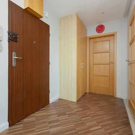 Spacious With Balcony Suited For Remote Work By Renters * Warschau