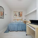 Spacious With Balcony Suited For Remote Work By Renters